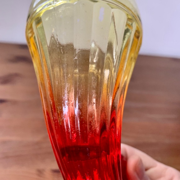 VIntage Jeannette Glass Amberina Cornucopia Horn of Plenty Vases - Picture 6 of 7
